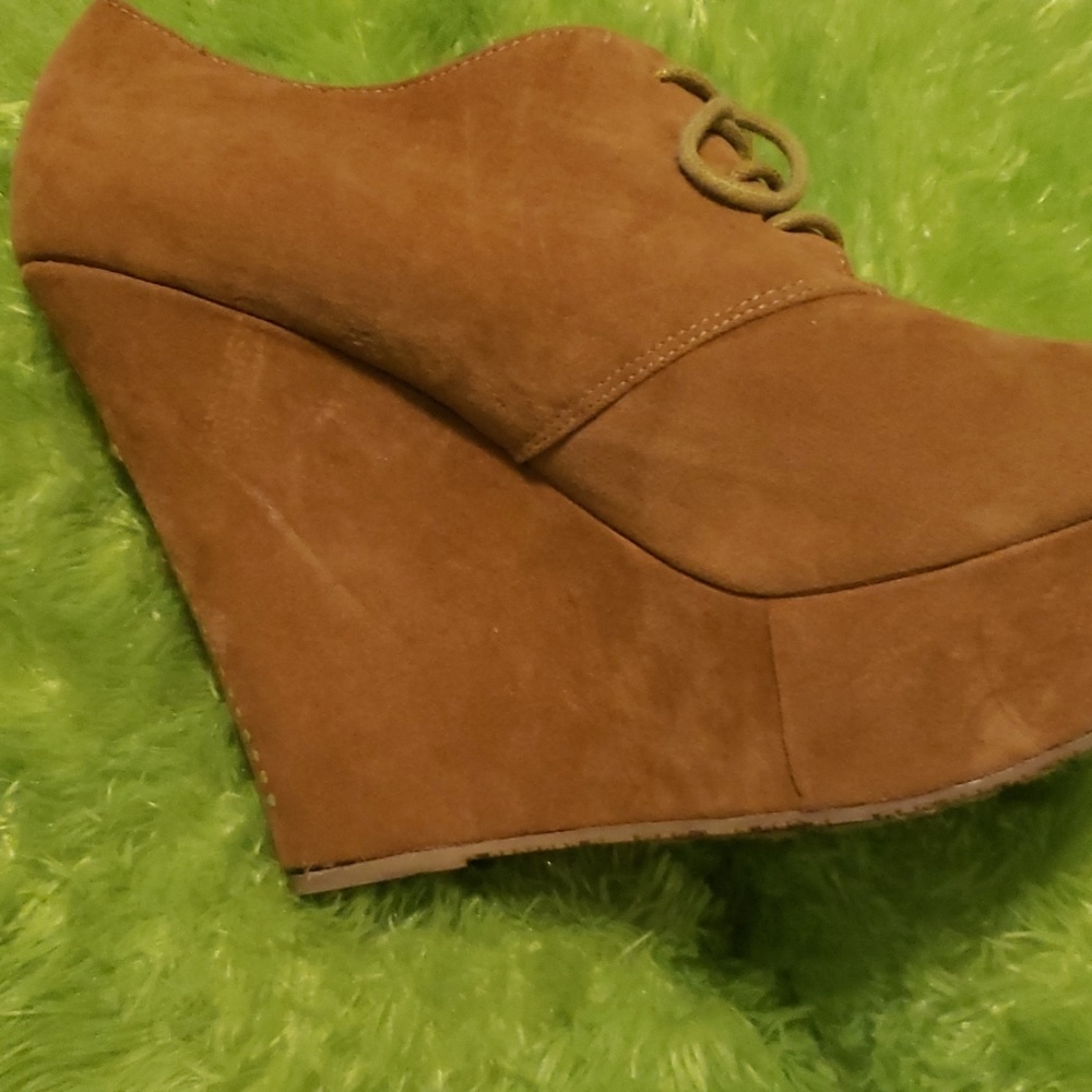 Heels - Picture 3 of 5